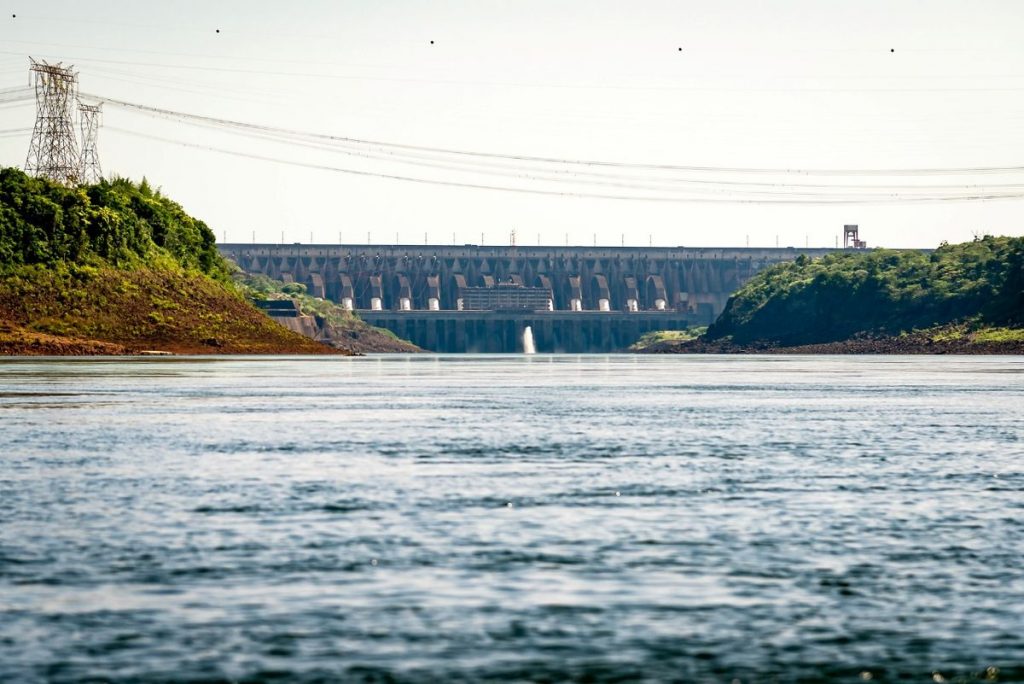 Usina de Itaipu atinge 70 milhões de megawatts-hora no domingo (29)