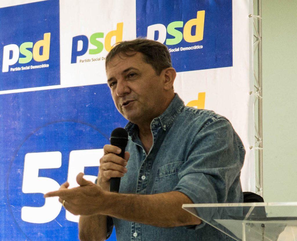 Chico Brasileiro é reeleito prefeito de Foz do Iguaçu