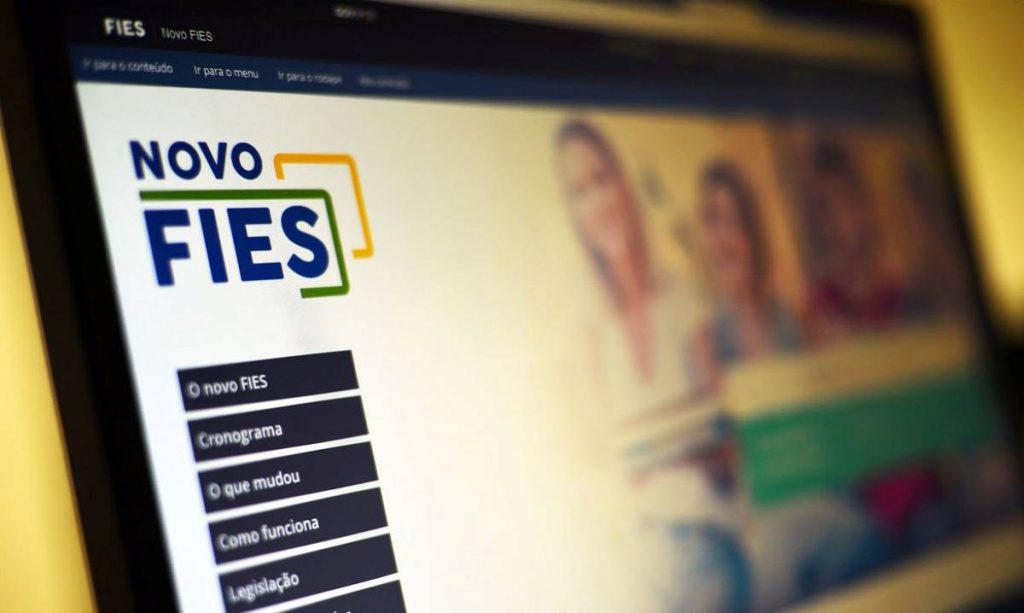 Fies: renegociação de parcelas em atraso prevê desconto de até 100% dos juros