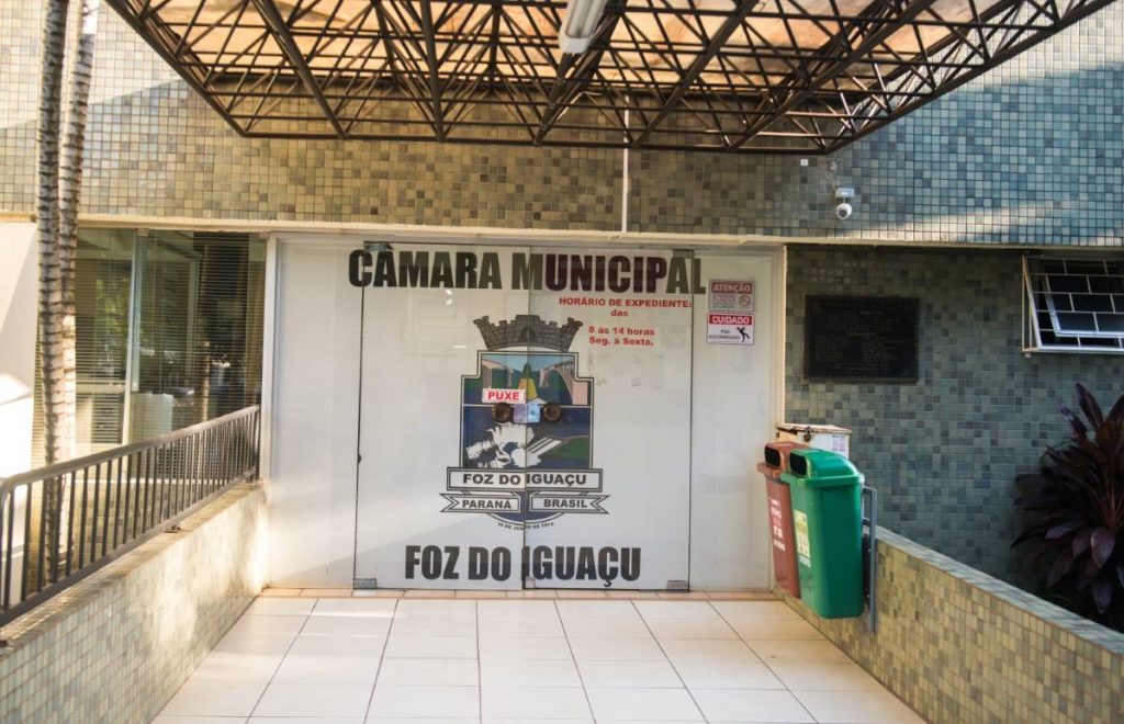 Posse do prefeito e vice: sindicatos de servidores pedem à Câmara revogação das despesas de R$ 53,9 mil