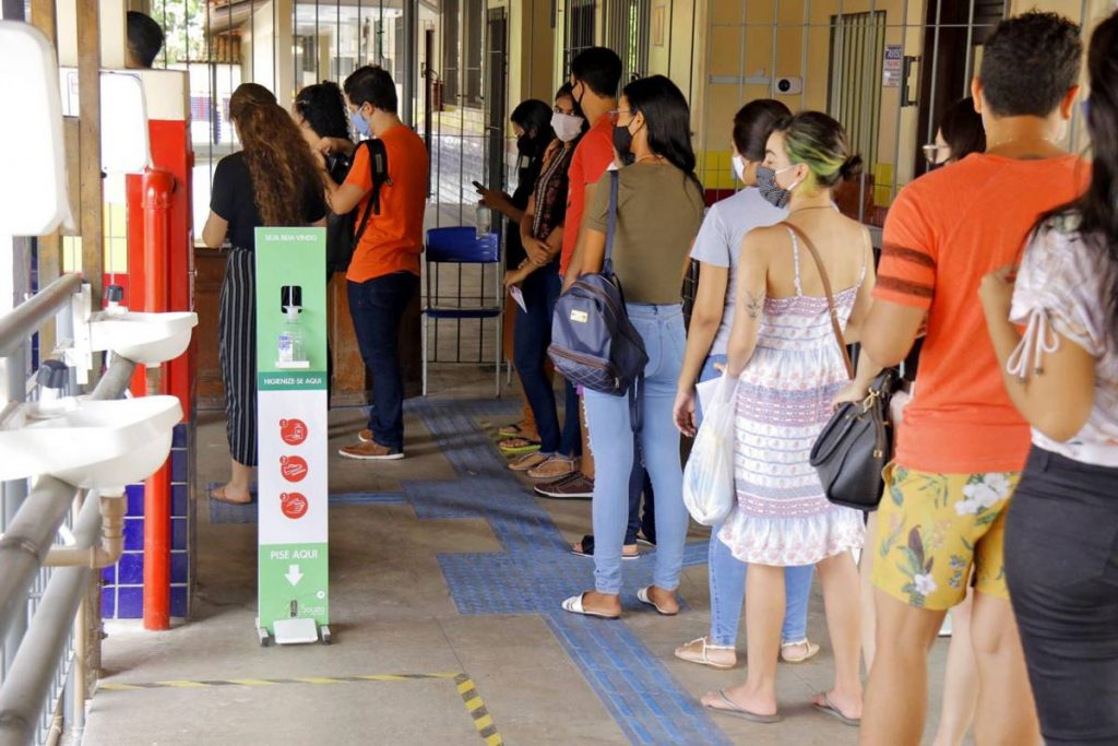 Defensoria volta a pedir adiamento do ENEM após denúncias de superlotação