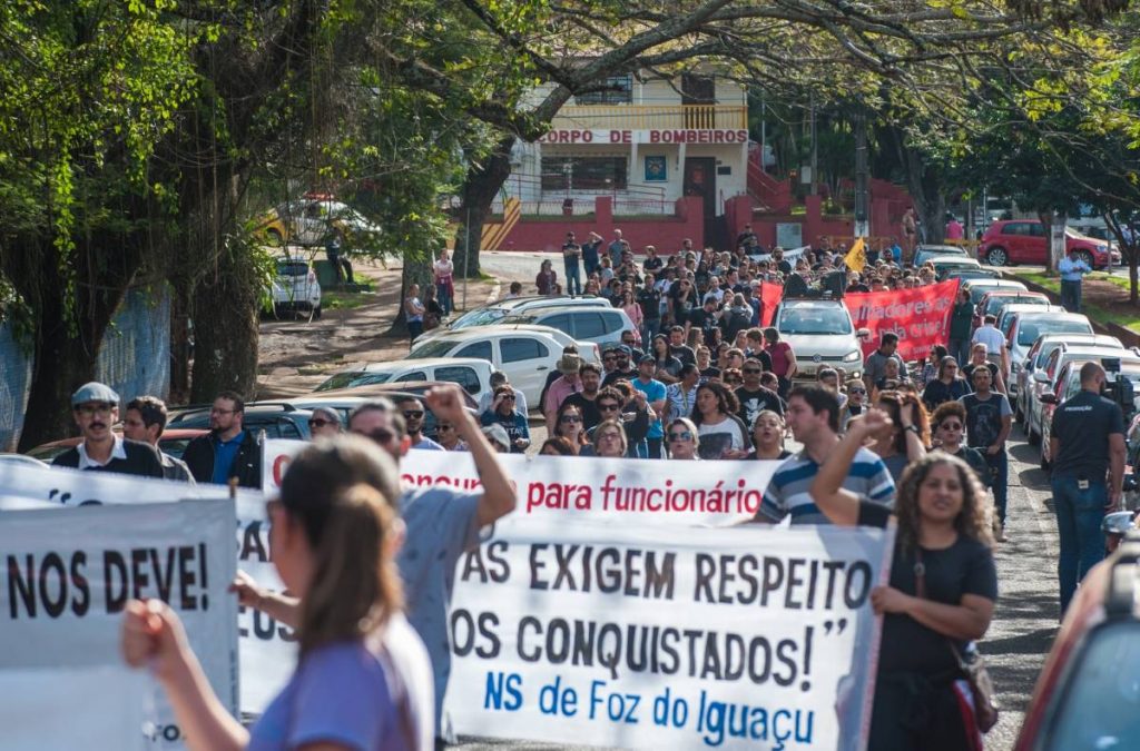 Educadores aprovam greve em assembleia; categoria afirma que não retomará aulas on-line ou presenciais em fevereiro