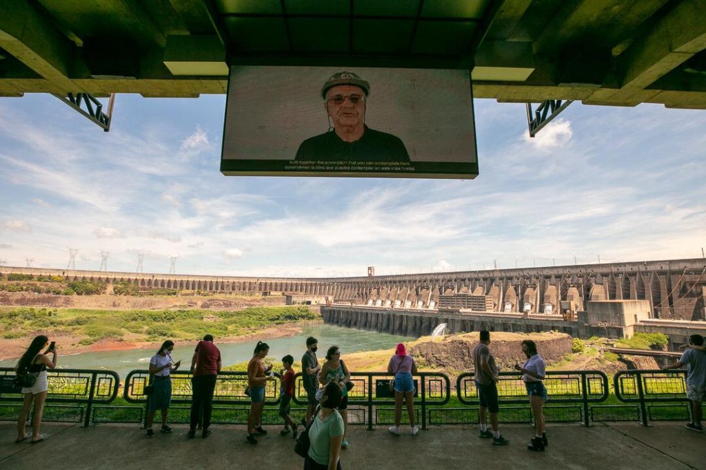 Feriado de Ano Novo atrai 4.885 turistas à usina de Itaipu