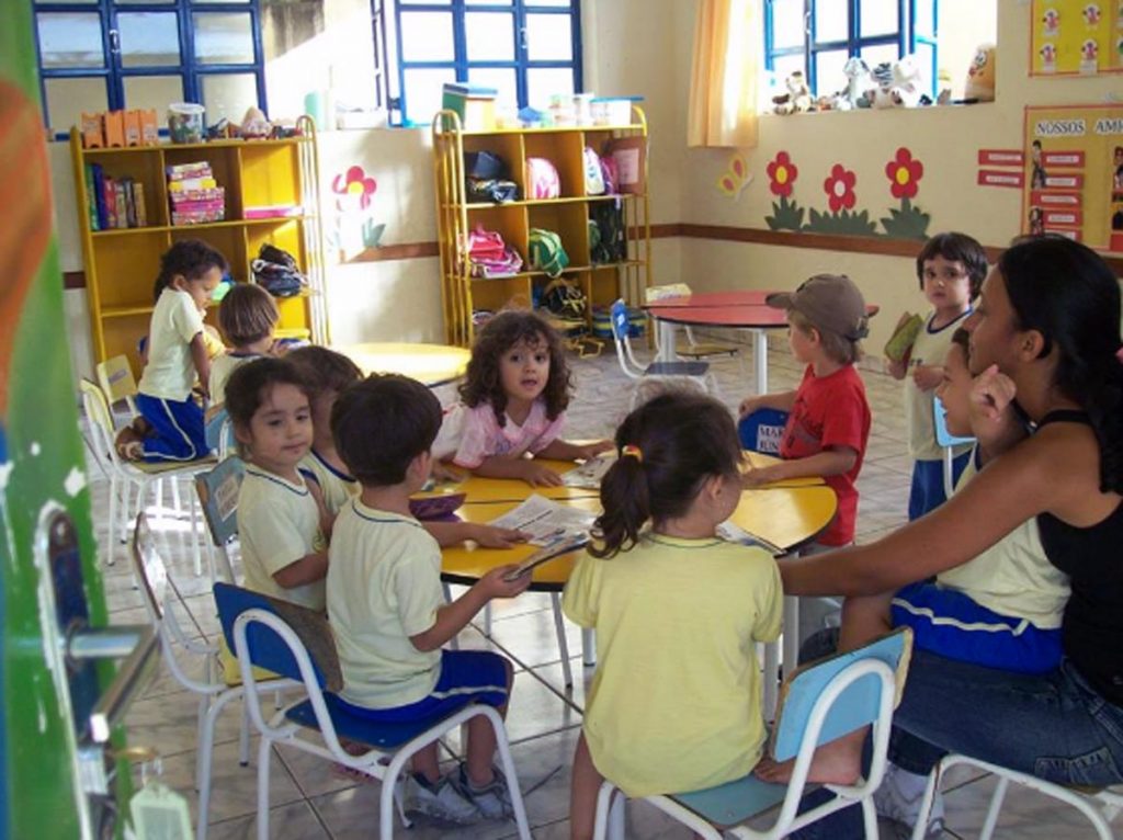 Escola aberta e vírus solto