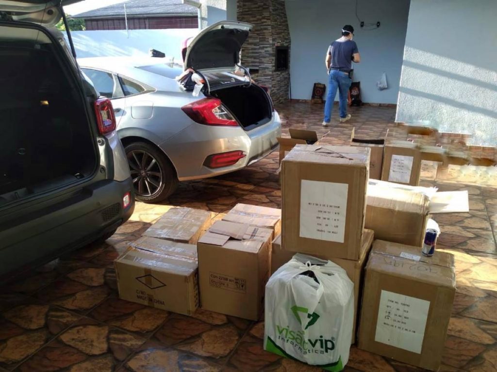PF prende 4 pessoas em flagrante por descaminho no bairro Três Bandeiras