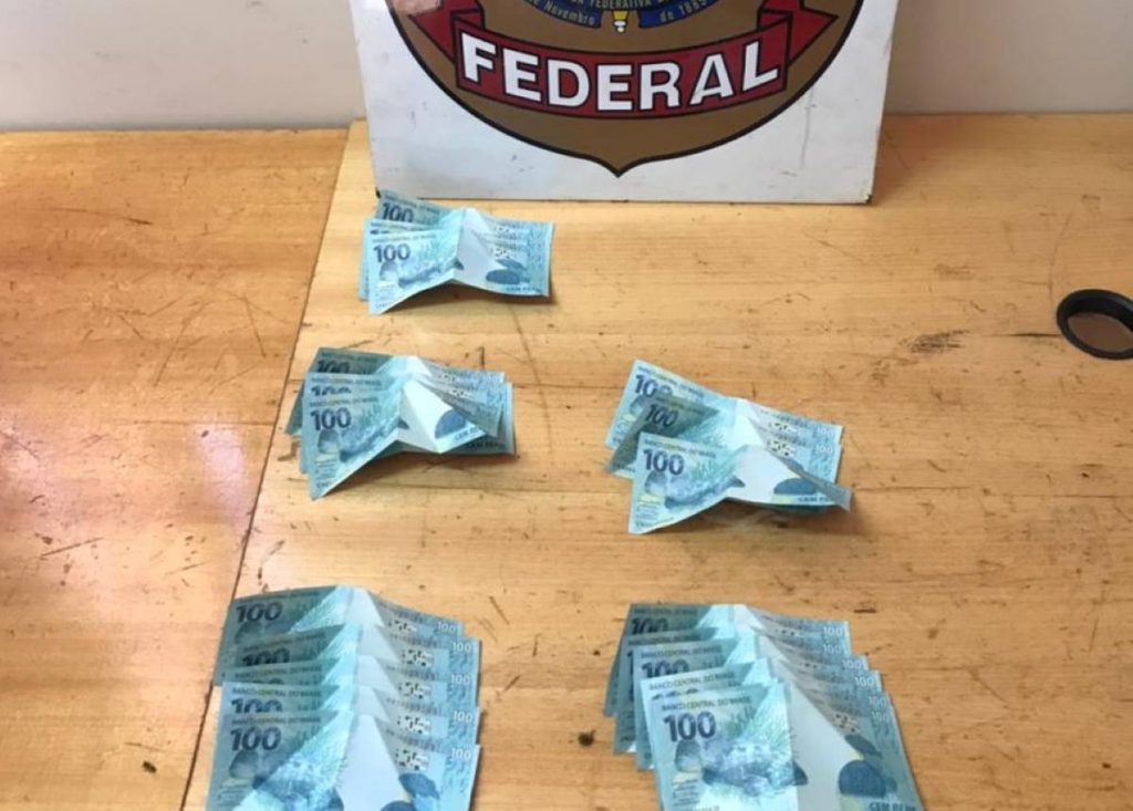 Polícia Federal prende homem com notas falsas de R$ 100 em Foz