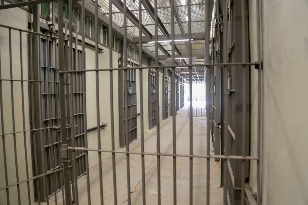 GAECO cumpre 4 mandados em Foz; investigação apura atuação de facção criminosa em presídios