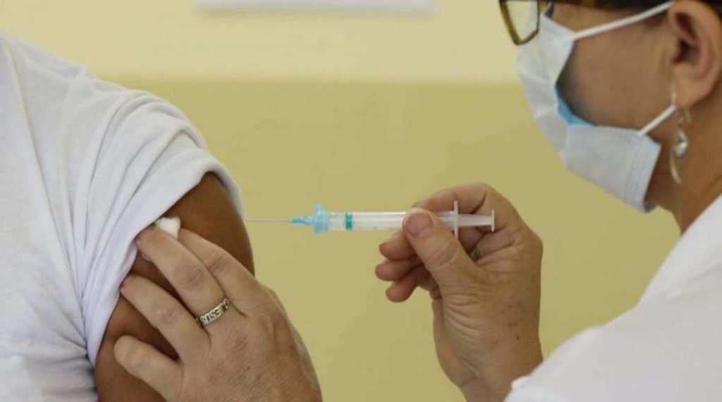 Paraná recebe 102,5 mil doses da vacina de Oxford nesta quarta-feira