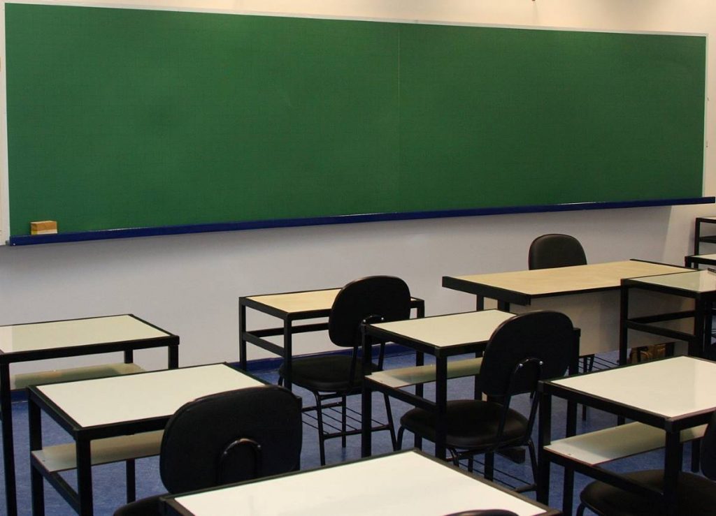 Educadores de Foz e região fazem encontros on-line por escolas para organizar greve