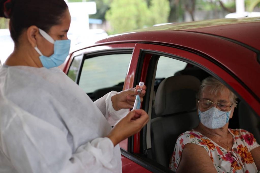 Vacinação de pessoas a partir de 75 anos começa nesta quinta-feira em Foz