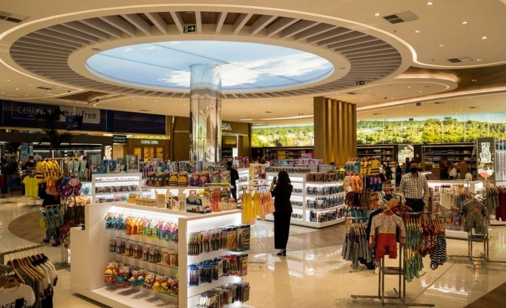 Cellshop Duty Free oferece bons preços e gera 75 empregos em Foz