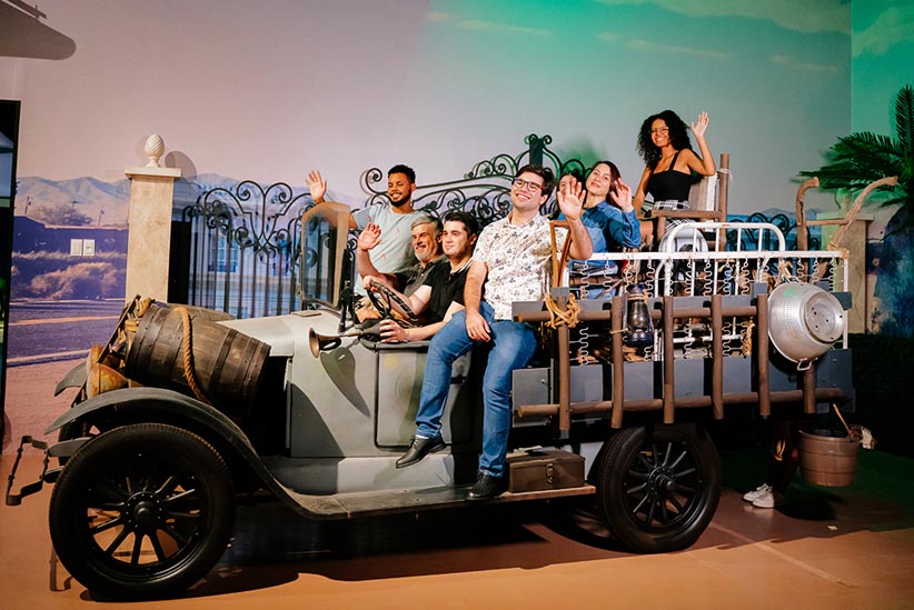 Carro da Família Buscapé é ponto de parada obrigatório no Movie Cars Entertainment - Foto: Divulgação