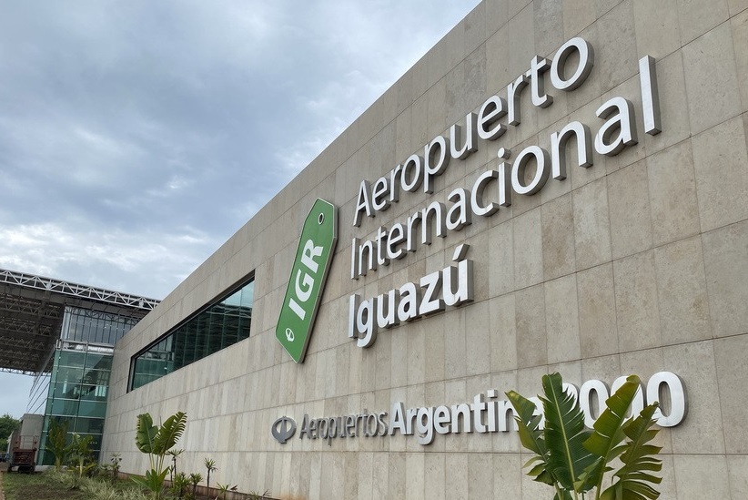 Fachada do Aeroporto Internacional de Puerto Iguazú. Imagem: desdeelpatio.com.ar.