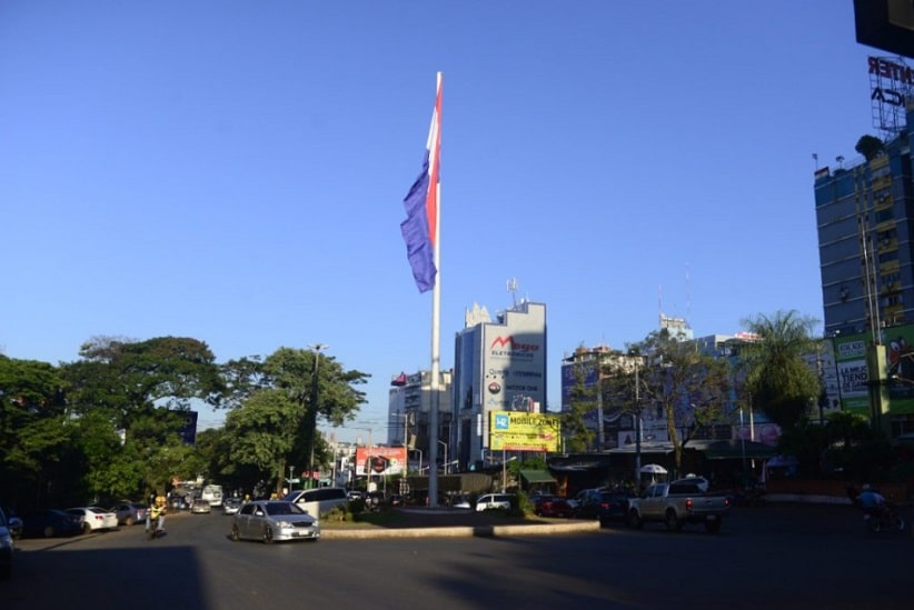 Rotatória no centro comercial de Ciudad del Este. Foto: Marcos Labanca/H2FOZ