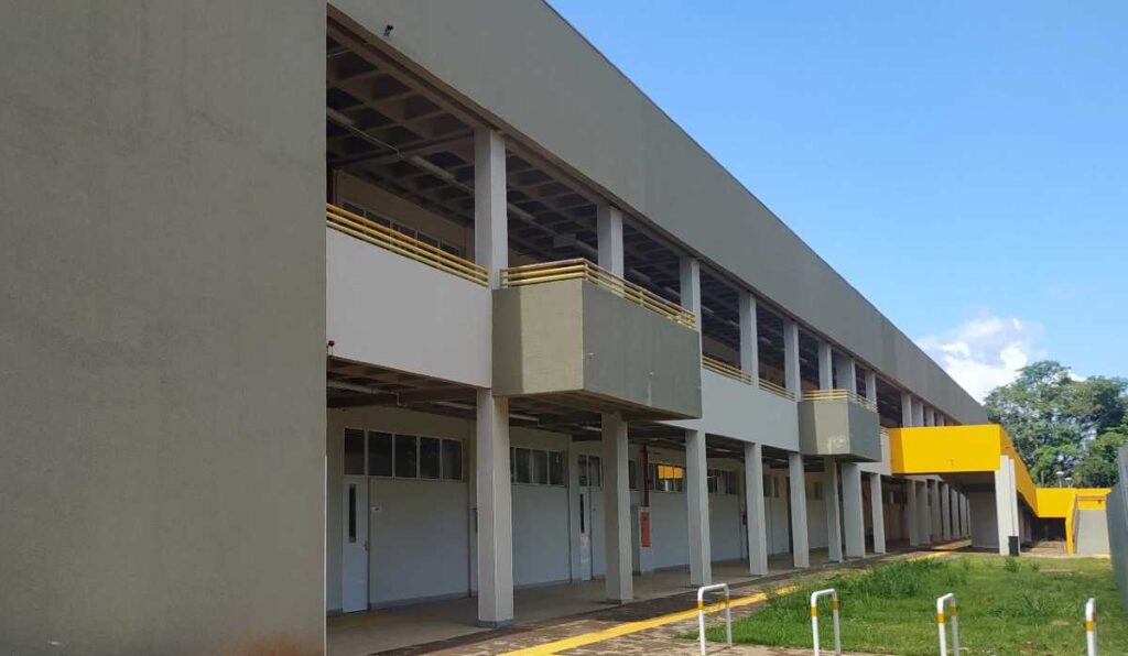 Unila inaugura primeiro prédio próprio com salas de aula