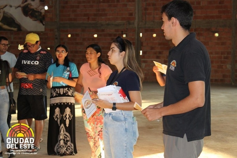 Reunião com moradores para divulgar as ações do programa. Imagem: Gentileza/Prefeitura de Ciudad del Este