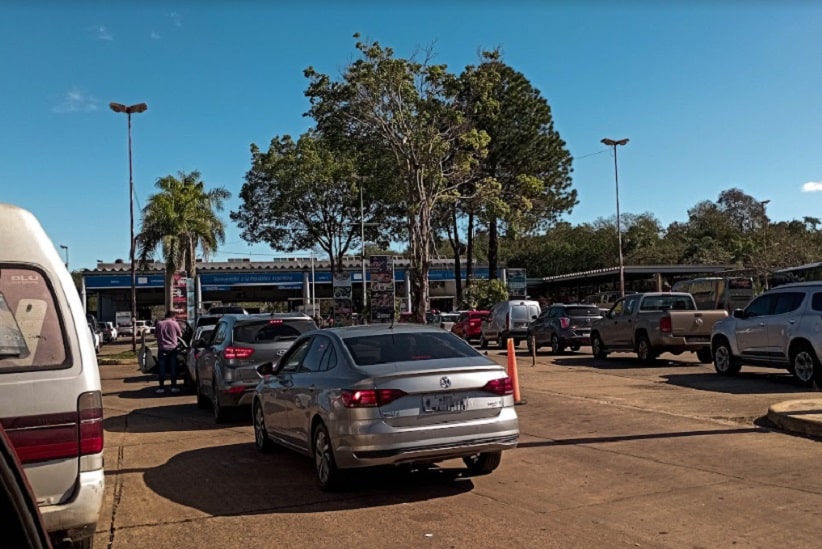 Fila na aduana argentina em Puerto Iguazú. Foto: Marcos Labanca/H2FOZ