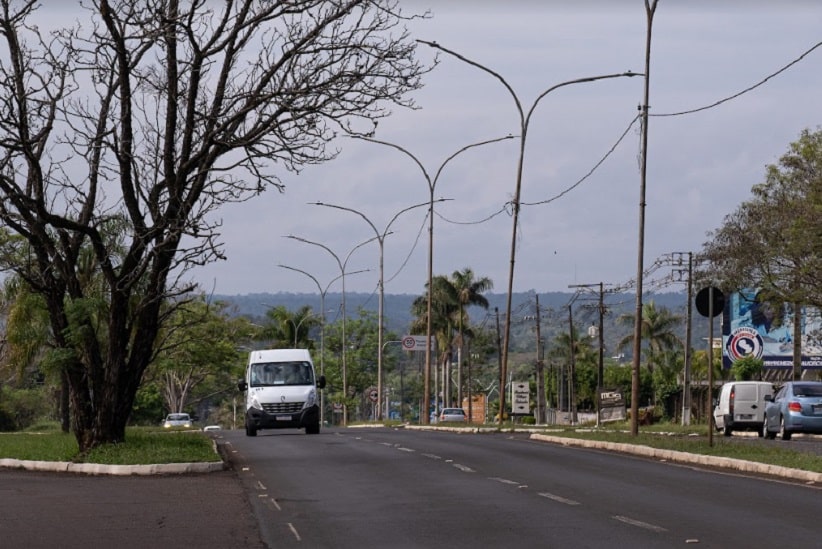 Trecho da Avenida das Cataratas, principal corredor turístico de Foz do Iguaçu. Imagem: Marcos Labanca/H2FOZ