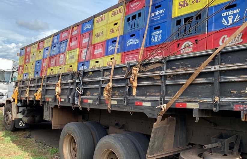 Operação captura 2 caminhões com R$ 2 milhões em cigarro do Paraguai após detectar ‘batedor’