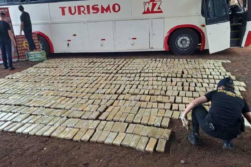 Carga apreendida no ônibus totalizou 1.095 quilos do entorpecente. Imagem: Gentileza/Polícia Nacional do Paraguai