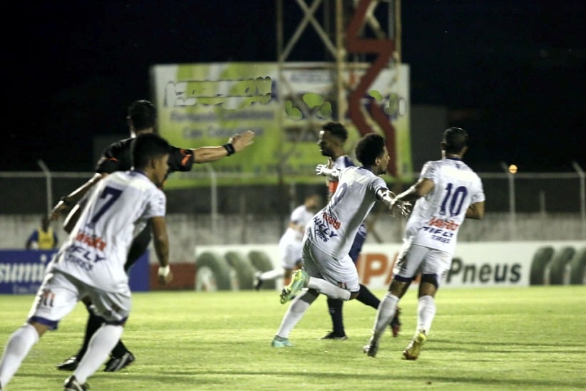 Nas quatro rodadas restantes, time fará dois jogos em casa no estadual. Imagem: Abel da Banca/Foz do Iguaçu FC