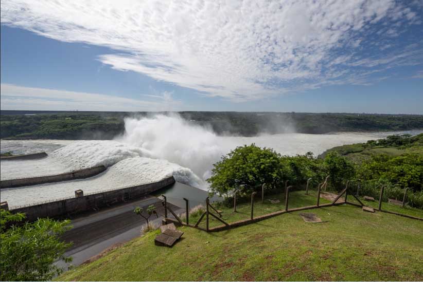 A operação deste domingo foi necessária em virtude do alto volume de chuvas registrado nas bacias incrementais de Itaipu. Foto: Rafa Kondlatsch | Itaipu Binacional