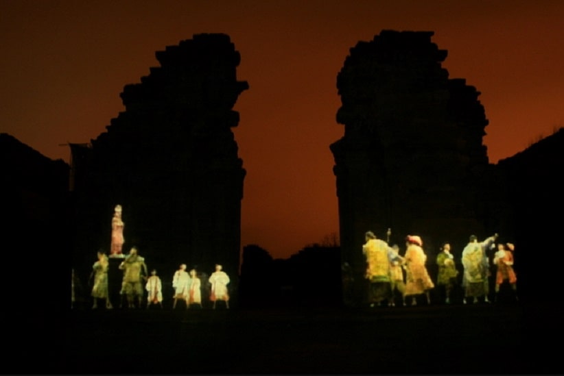 Cena do espetáculo noturno nas ruínas de San Ignacio Miní. Imagem: Reprodução/Ministério do Turismo de Misiones