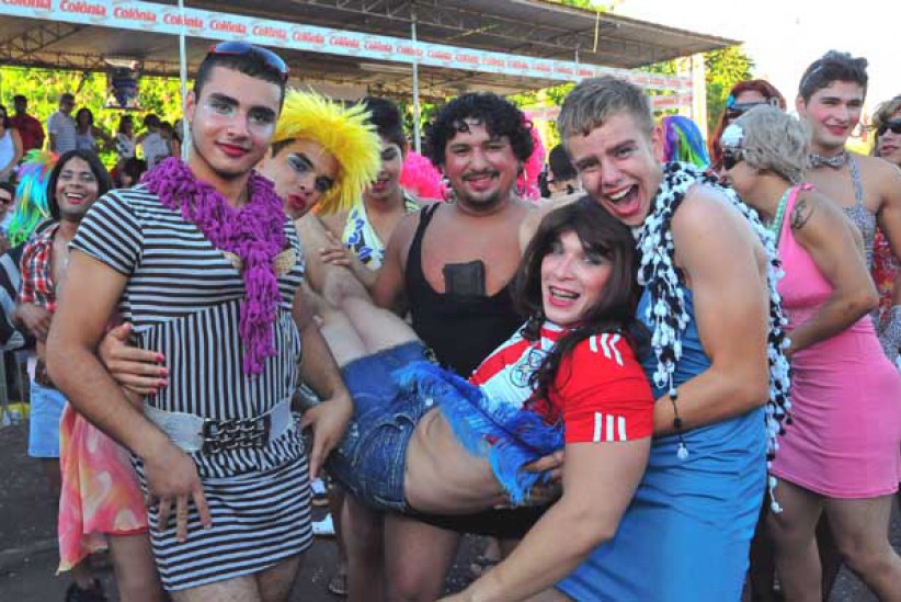 Bloco Menina Veneno nasceu na década de oitenta e faz sucesso no carnaval de Foz do Iguaçu