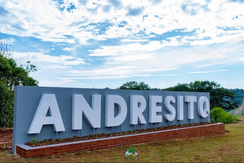Letreiro no remodelado portal de entrada ao perímetro urbano de Andresito. Imagem: Gentileza/Prefeitura de Andresito