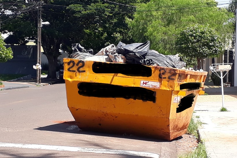 Caçambas para entulhos, são confundidas como lixeiras