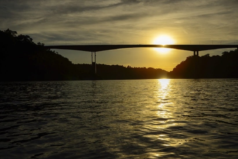 Rio Iguaçu e Ponte Tancredo Neves, fronteira entre Foz do Iguaçu e a argentina Puerto Iguazú. Imagem: Marcos Labanca/H2FOZ