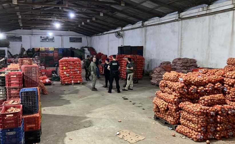 Receita Federal apreende 25 toneladas de alho e cebola na Vila Portes