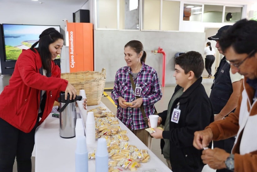 Itaipu distribui chipa e cocido aos visitantes no Paraguai
