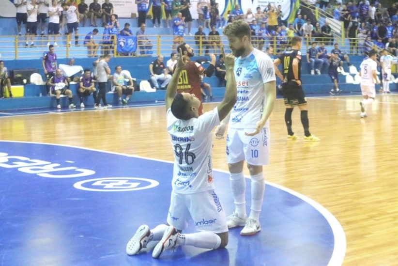 Em noite de viradas, Foz Cataratas bate o Praia Clube pela Liga Nacional