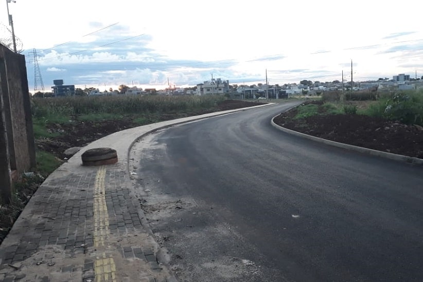 Abertura de rua gera nova ligação entre bairros de Foz do Iguaçu