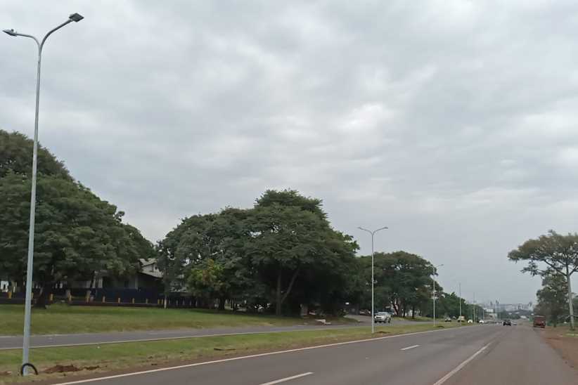 BR-277 em Foz do Iguaçu recebe novos postes de iluminação