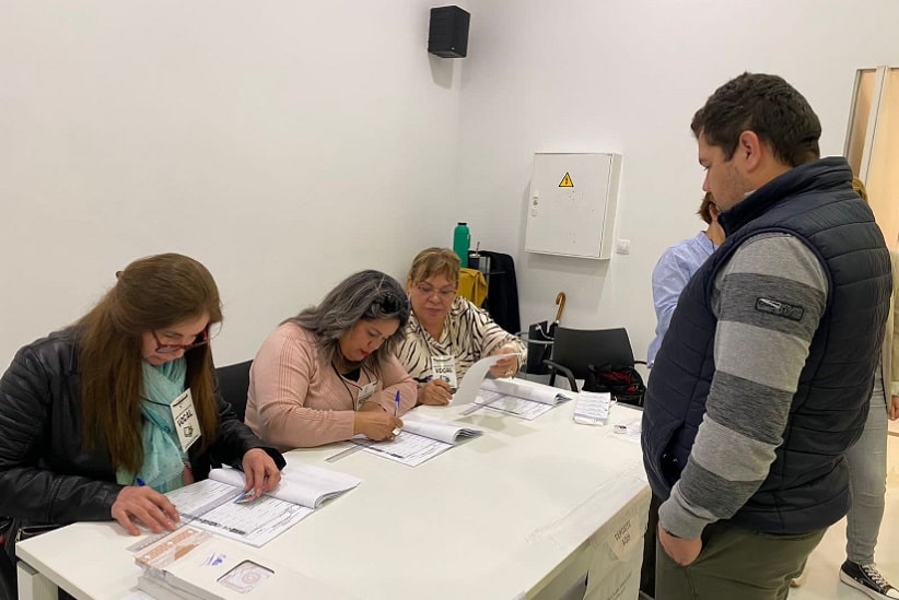 Eleições no Paraguai: paraguaios formam fila para votar no exterior