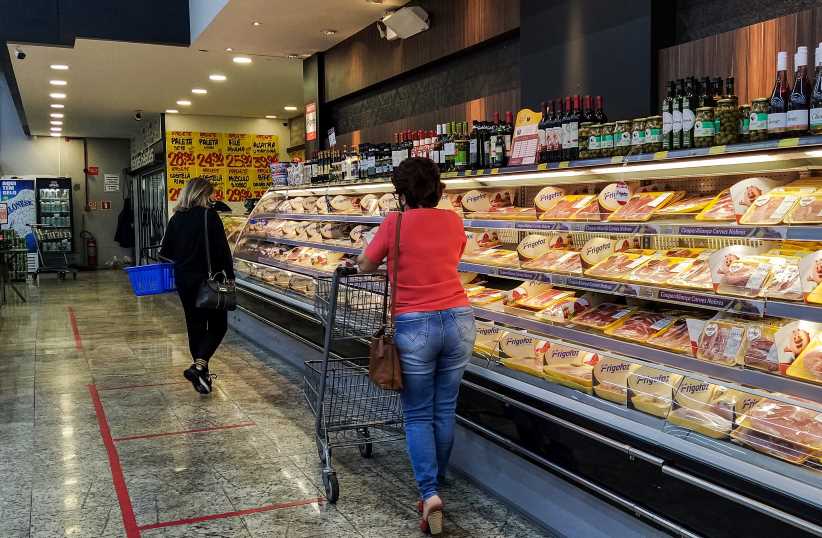 Foz do Iguaçu tem alta na inflação de alimentos em março, ante queda no estado