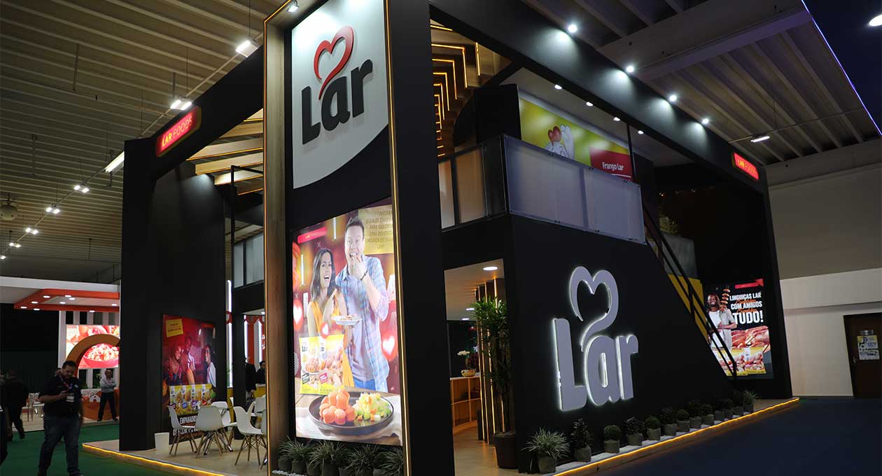 Lar Cooperativa participa da ExpoApras 2023, a feira dos supermercadistas paranaenses