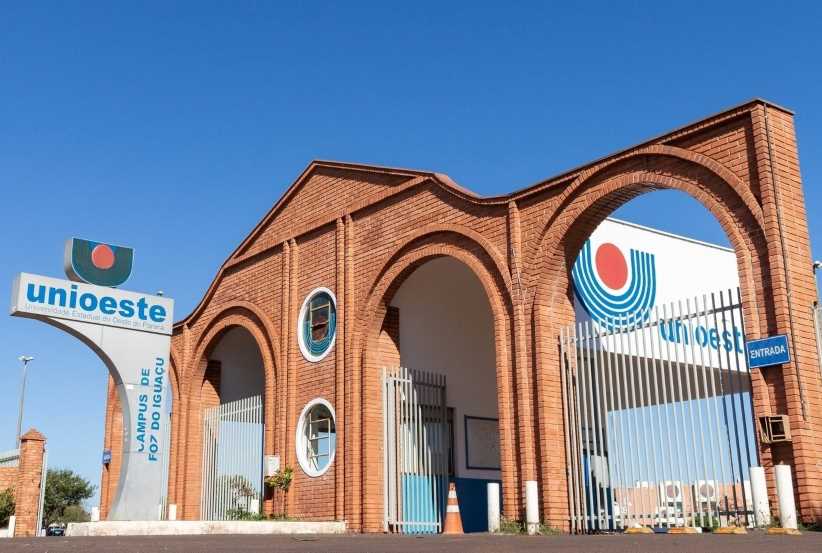 Unioeste/Foz abre 325 vagas em 13 cursos para quem tem graduação e para transferências