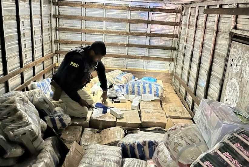 Polícia captura celulares, vaper e ‘melzinho do amor’ em carga de feijão e arroz