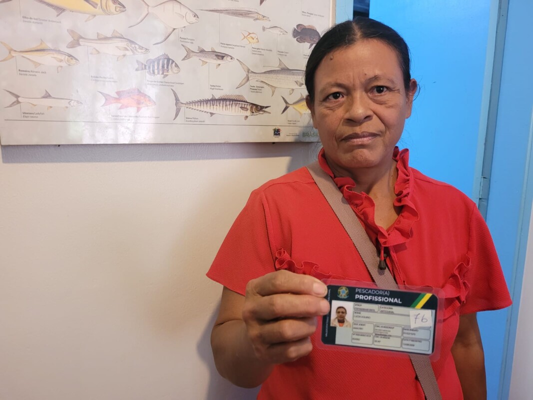 Pescadores recebem carteira profissional em Foz do Iguaçu