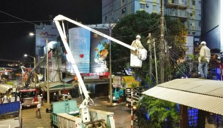 Retirada ocorreu no período noturno, de menor circulação de pedestres e veículos. Foto: Gentileza/Ande