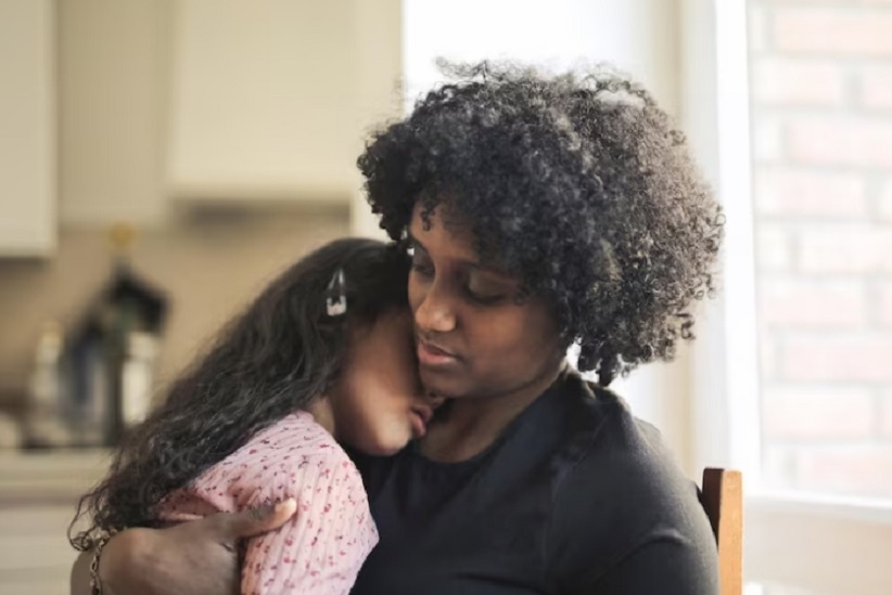 A dor das mães que choram devido ao racismo