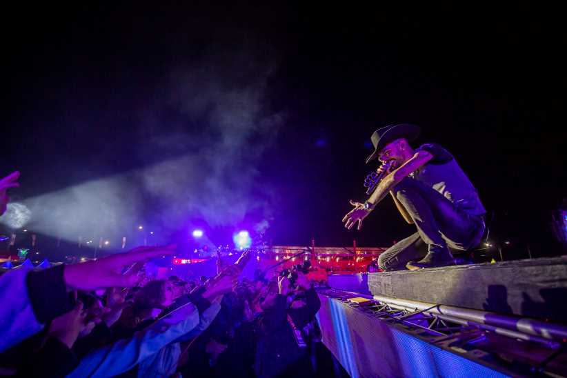 Fespop mantém sucesso da abertura e reúne multidão na 2.ª noite de festival