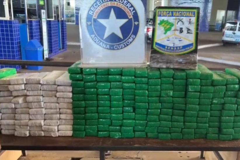 Receita e Força Nacional apreendem van com maconha na Ponte da Amizade