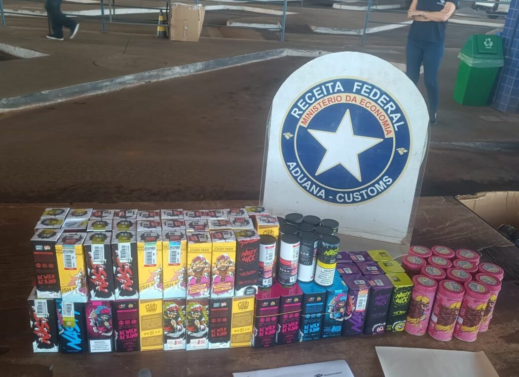 Proibido no Brasil, cigarro eletrônico entra pela fronteira de Foz do Iguaçu e chega às mãos de jovens