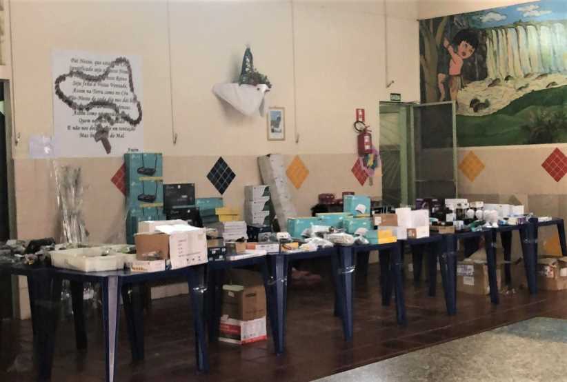 Bazar em Foz reúne mais de 1.000 itens de mercadorias doadas pela Receita Federal