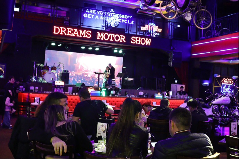 Noite romântica com rock embalou o Dia dos Namorados no Dreams Motor Show Rock