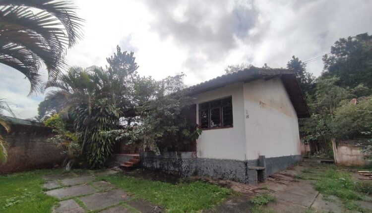 Casa de alvenaria incluída em um dos lotes do leilão. Foto: Kronberg Leilões